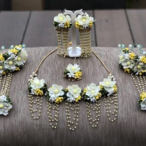 Myindiecraft Sinjara White Floral Jewellery Set