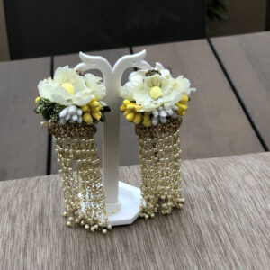 Myindiecraft Sinjara White Floral Jewellery Set