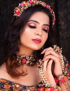 Read more about the article Prettiest Floral Jewellery Designs