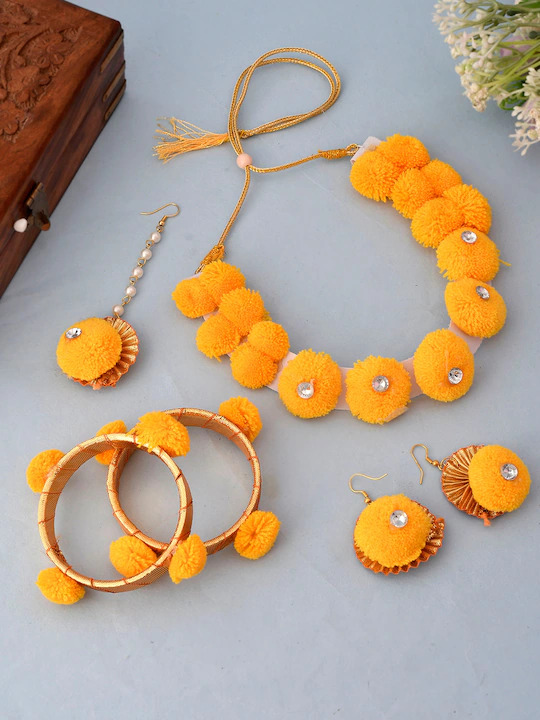 Myindiecraft YELLOW POM-POM FLORAL SET