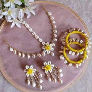 Myindiecraft Flower Jewellery Set With Shells Earrings & Bangles set