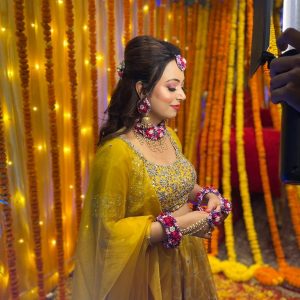 Myindiecraft  – Pink Bridal Floral Jewellery Set for Mehendi Function / Artificial Flower Jewelry set
